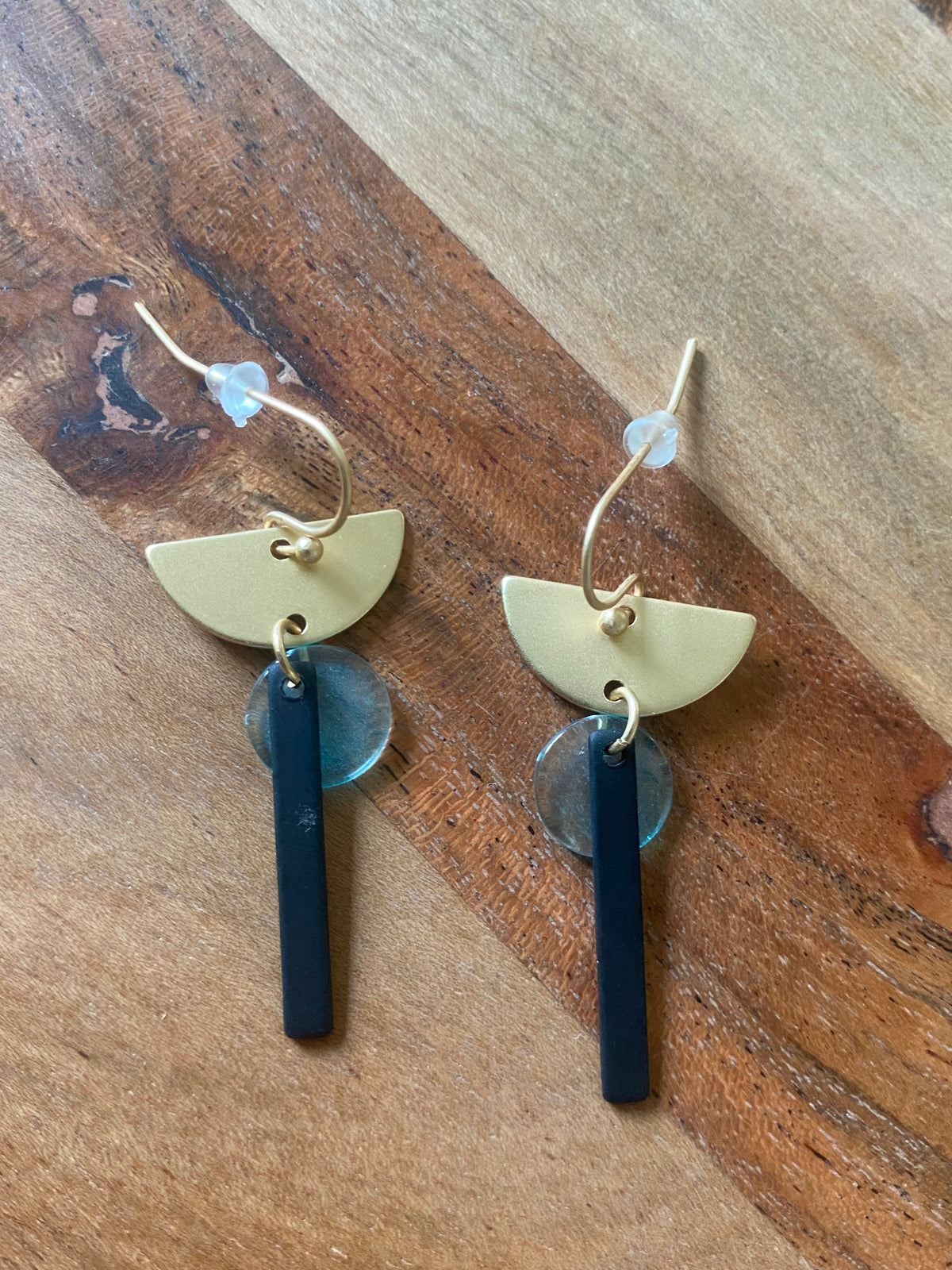 Zwarte staafjes met goud en turquoise cirkeltje