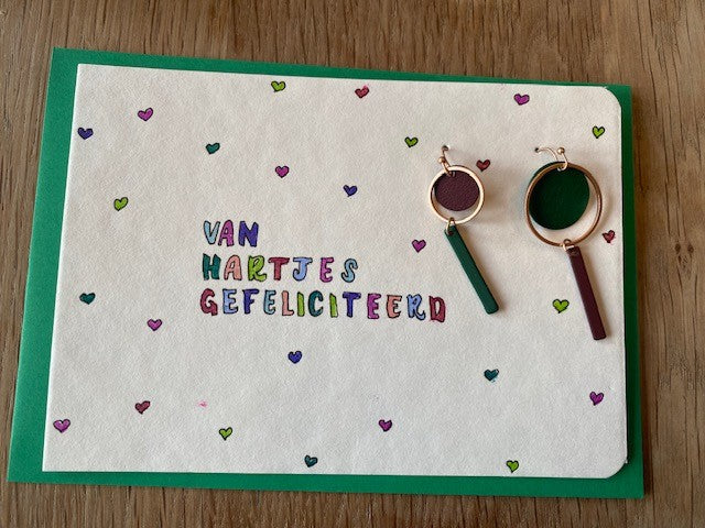 oorbellen met kaartje van hartjes gefeliciteerd 2