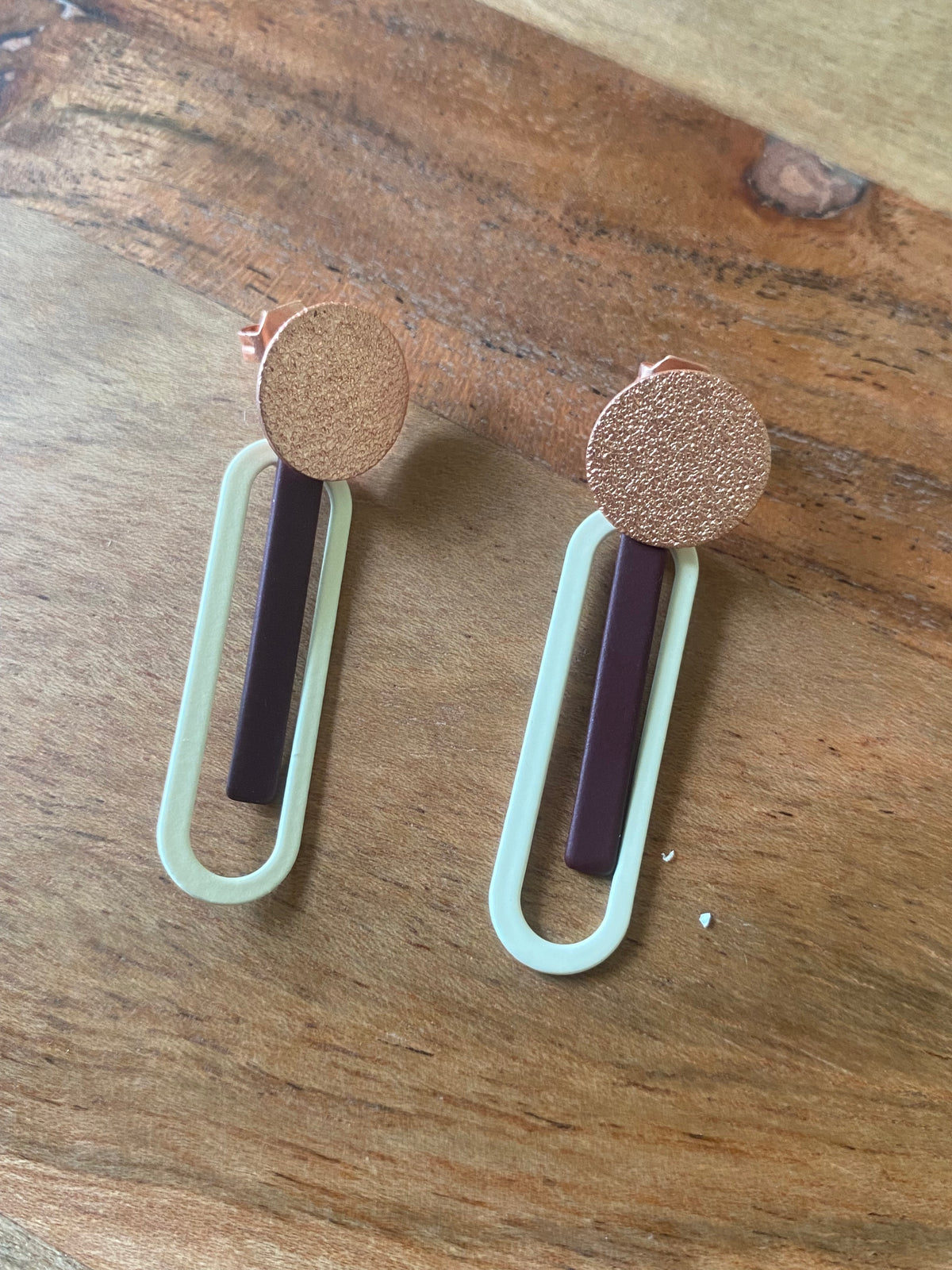 Wit-Bordeaux aan rosé knopjes