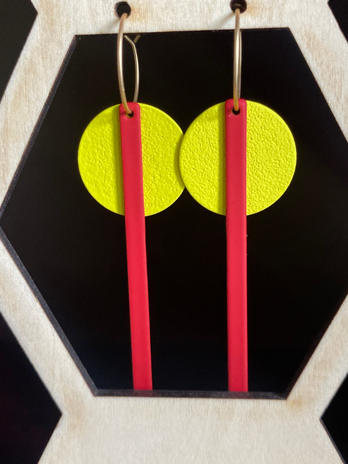 Fluogeel rond en rode staafjes