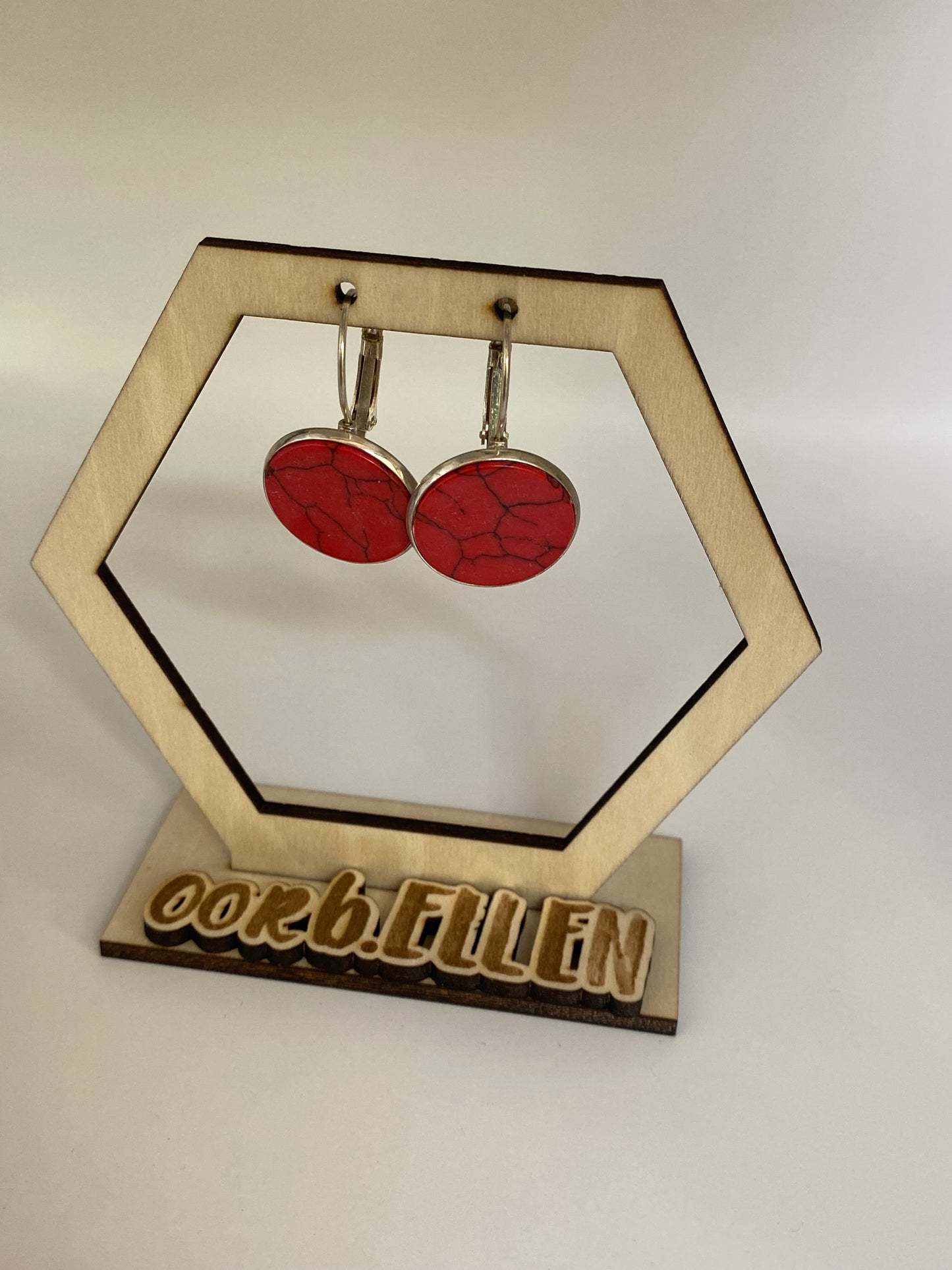 Marmeren rode ronde bedel aan zilveren hangers