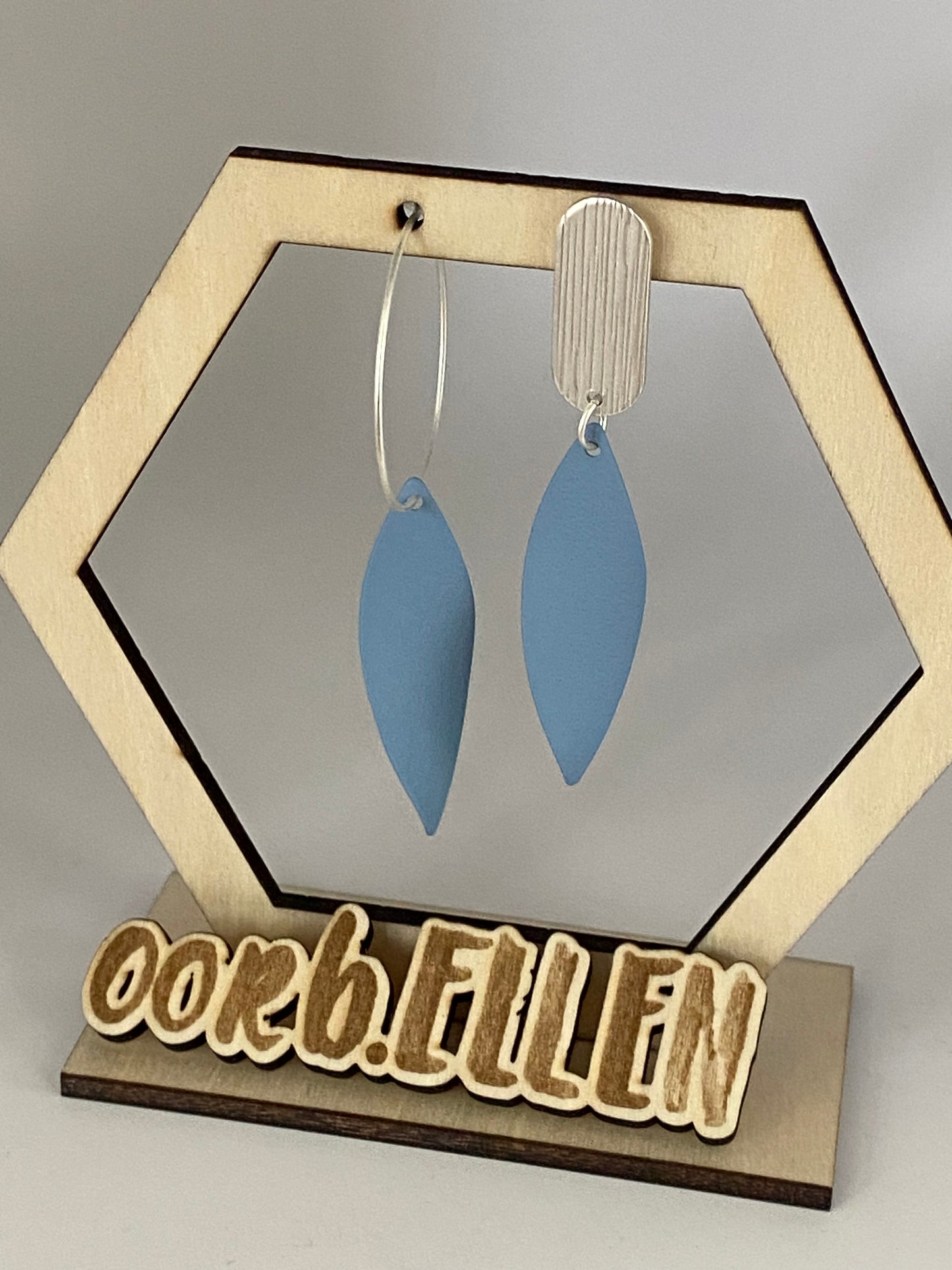 Asymmetrisch zilver/zeeblauw blaadje