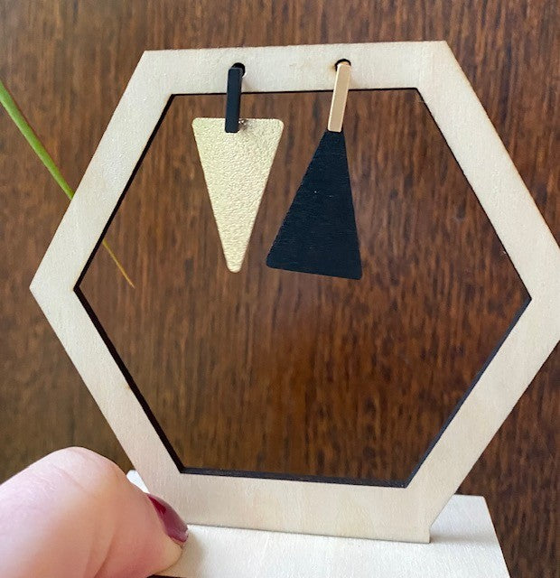 zwart-gouden driehoeken asymmetrisch