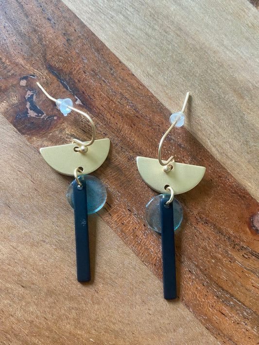 Zwarte staafjes met goud en turquoise cirkeltje