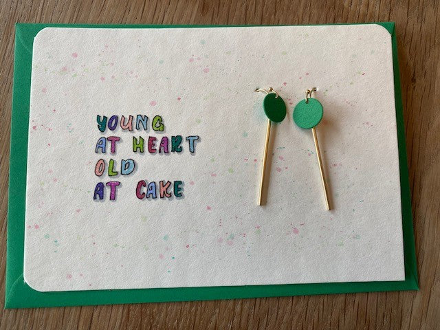 kaartjes met oorbellen young at heart old at cake