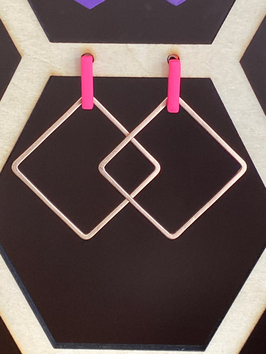 Rosé vierkanten aan fluoroze staafjes