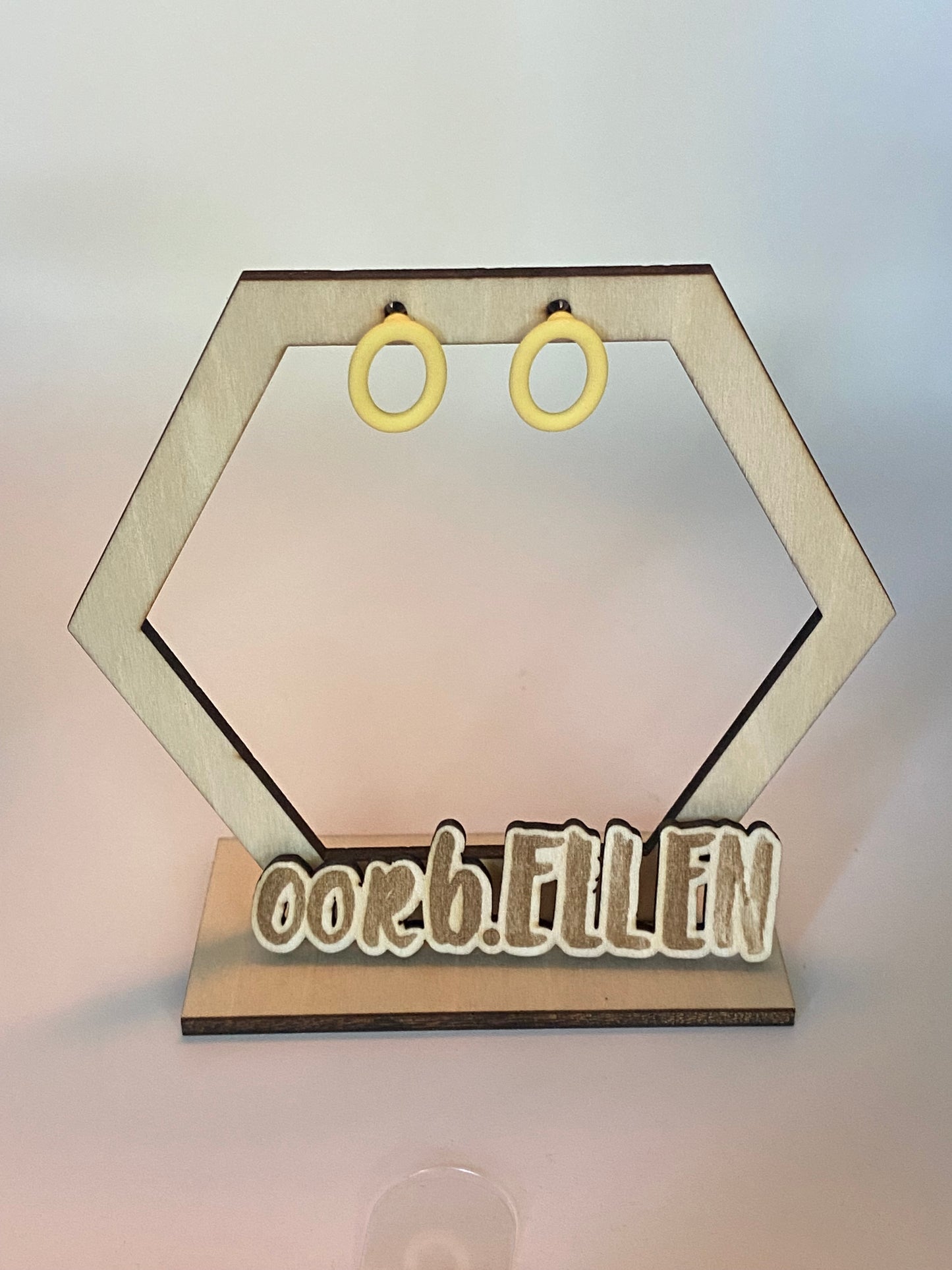 Pastelgeel ovalen open oorknopjes