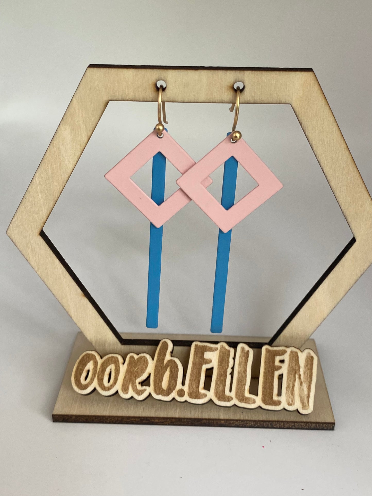 Pastelroze vierkanten+ blauwe lange staafjes