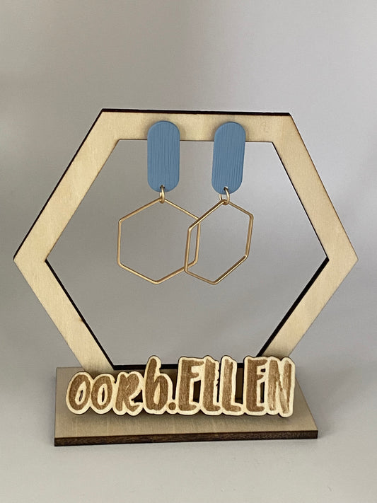 Gouden open zeshoekjes aan blauwe ovalen knopjes