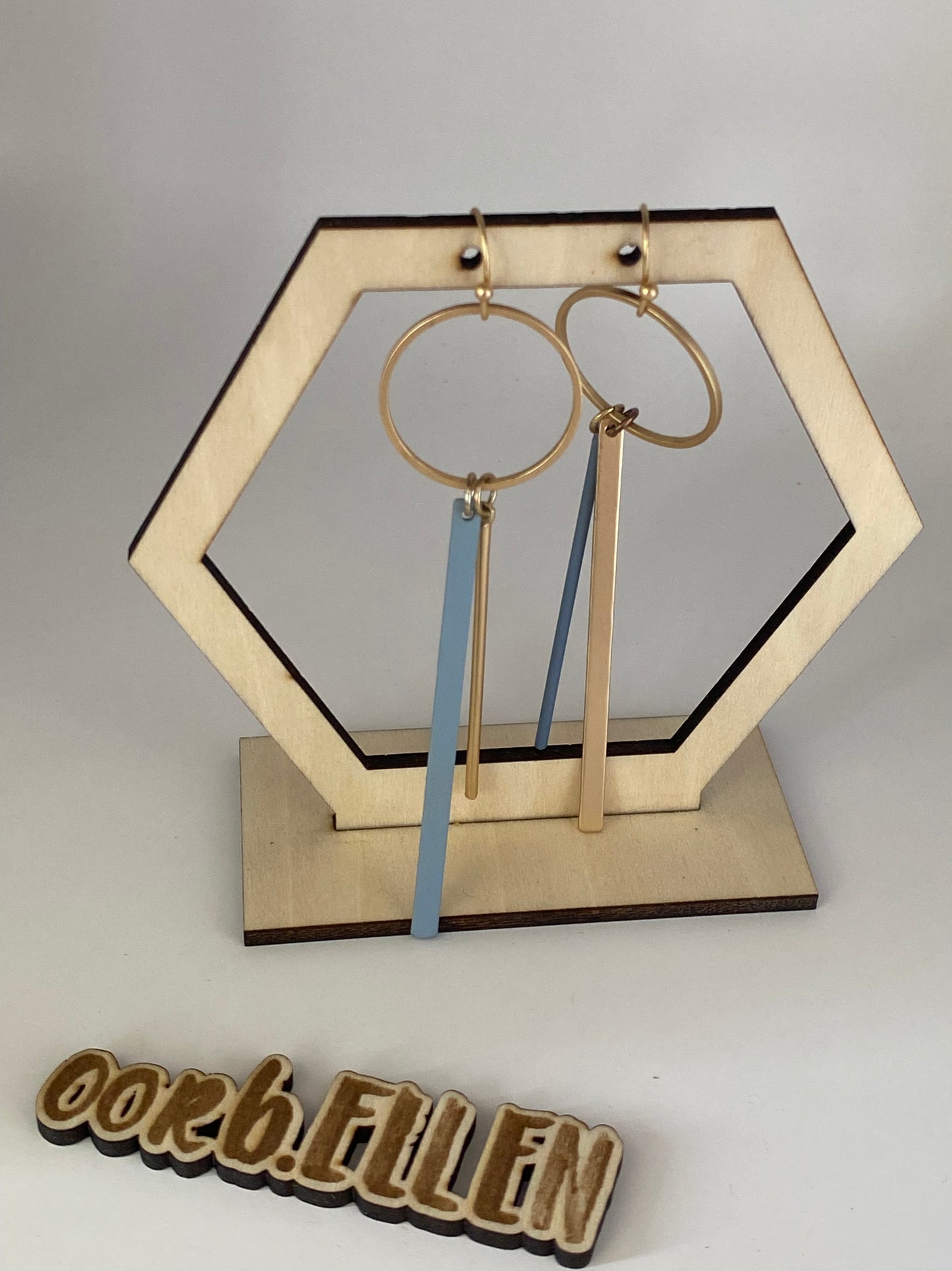 Lange staafjes aan cirkels asymmetrisch blauw/goud