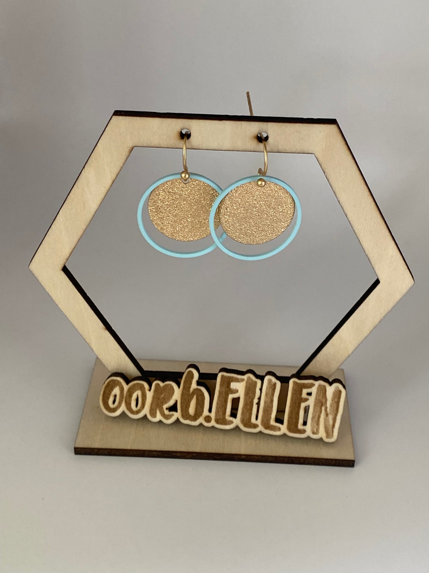 Volle gouden cirkels in blauwe cirkels