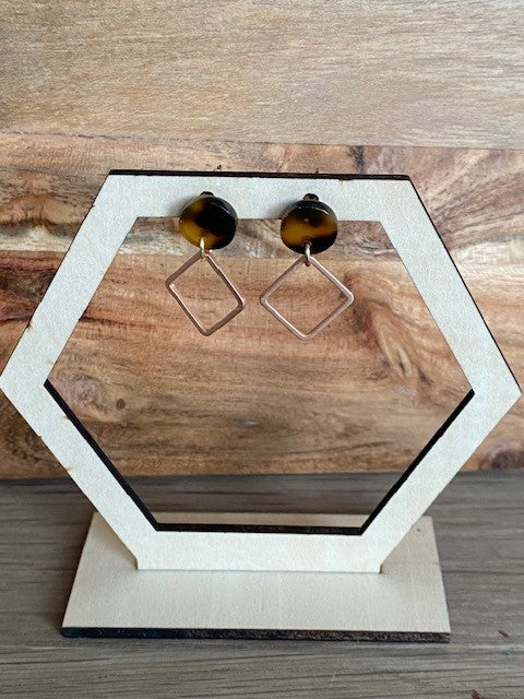 kleine rosé vierkantjes aan tijger oorknopje