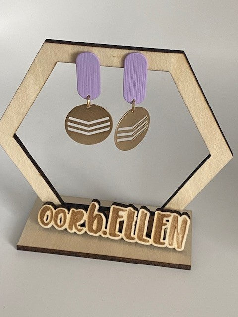 lila knopje met gouden cirkel met streepjes