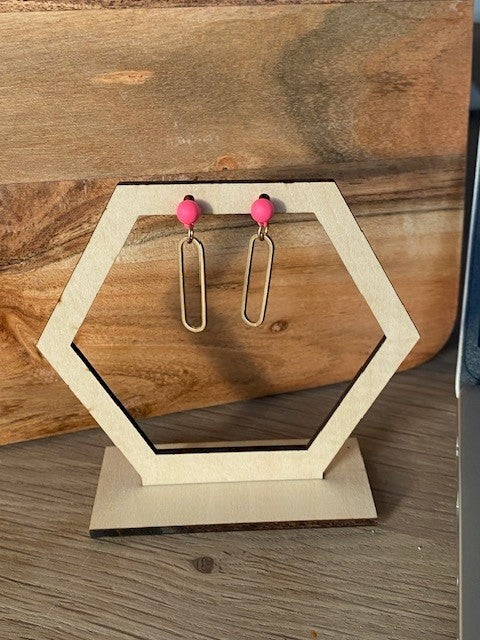 open gouden ovalen aan fluoroze stekerbolletjes