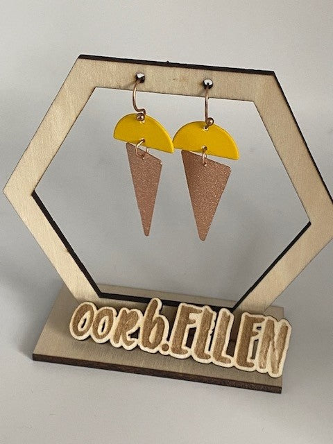 rosé driehoek aan geel hanger