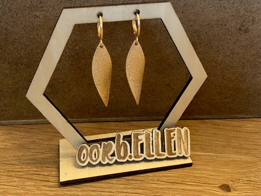 wippend gouden blaadje aan cliphanger