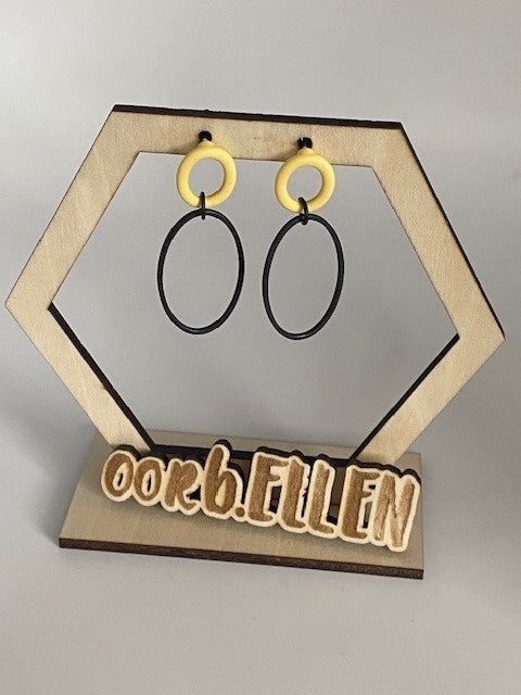 zwarte ellips aan pastelgeel ovalen knopje